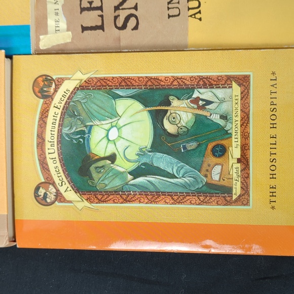 LOT OF 4 LEMONY SNICKET BOOKS 1 HARDBACK - Picture 4 of 10